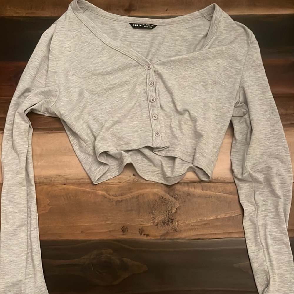 Long sleeve grey button down top.